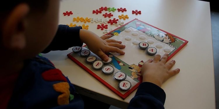 Otizmde "erken tanı" başarılı tedavinin önünü açıyor