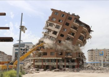 Hatay’da bina yıkım ve enkaz kaldırma çalışmaları 79 mahallede sürecek