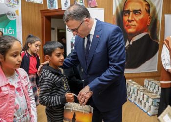 Van'da 65 bin kitap PTT kargo aracılığıyla öğrencilere ücretsiz ulaştırıldı