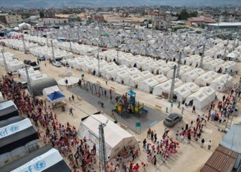 Kocaeli Büyükşehir Belediyesi, Defne’de depremzede çocuklar için bayram eğlencesi düzenledi