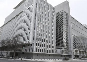 Dünya Bankası, küresel ekonomik büyüme tahminini bu yıl için yükseltti