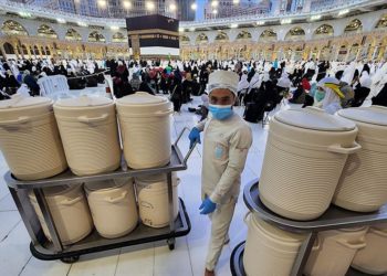 Ramazan ayı boyunca, zemzem suyunda günlük yaklaşık 300 test yapılıyor