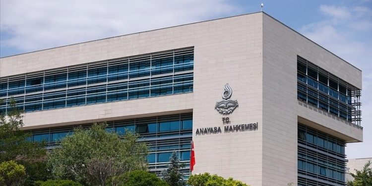 AYM, numara taşınmasına ilişkin itirazında GSM şirketinin mülkiyet hakkının ihlaline hükmetti