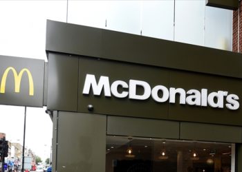 McDonald's'ın ABD ofislerini geçici olarak kapattığı, işten çıkarmalara hazırlandığı belirtildi