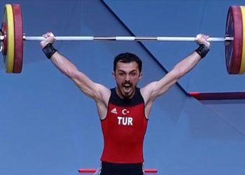 Milli sporcu Muammer Şahin, Avrupa Halter Şampiyonası'nda gümüş madalya kazandı