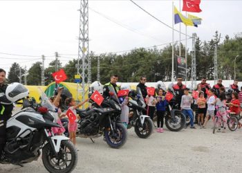 Hatay'da polislerden depremzede çocuklara moral etkinliği