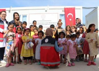 Deprem bölgesindeki 12 bin çocuğa bayram hediyeleri ulaştı