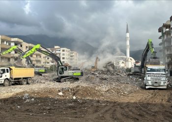 Hatay’da bina yıkım ve enkaz kaldırma çalışmaları 79 mahallede sürecek