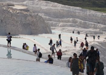 Pamukkale bayramda ziyaretçilerini ağırlıyor