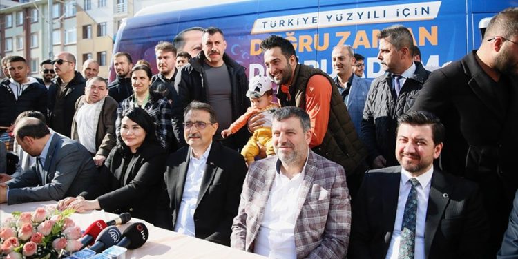 Çok yakın bir zamanda petrolle ilgili de büyük bir müjde verebiliriz