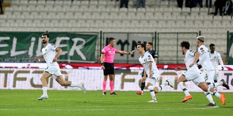 Adana Demirspor deplasmanda 2 golle kazandı