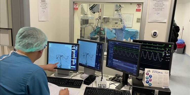 Konya’da nöroloji uzmanından 20 hastaya “literatürlük müdahale”