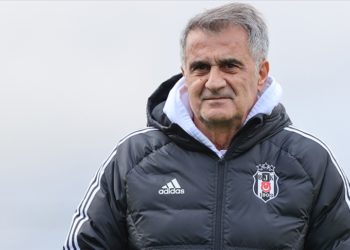 Şenol Güneş, Beşiktaş'la 22. derbisinde Fenerbahçe önünde