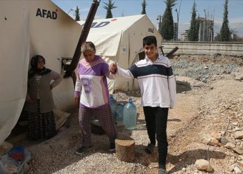 Otizmli Emrah’ın çadır kentte en büyük destekçisi annesi