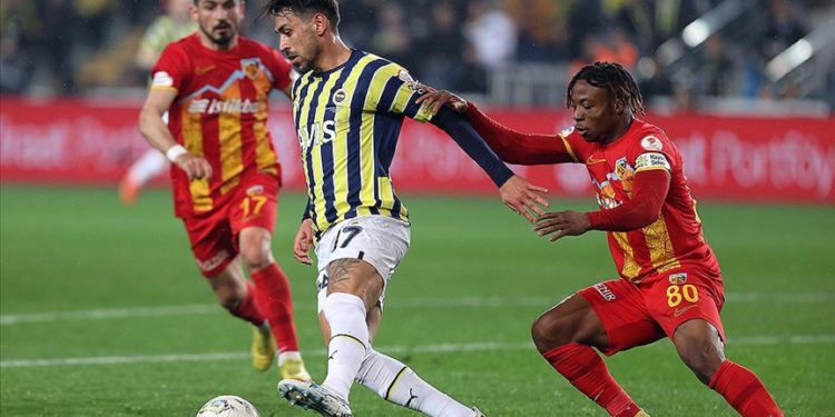Fenerbahçe’de İrfan Can Kahveci taraftarlardan özür diledi