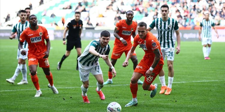 Giresunspor evinde Alanyaspor ile berabere kaldı