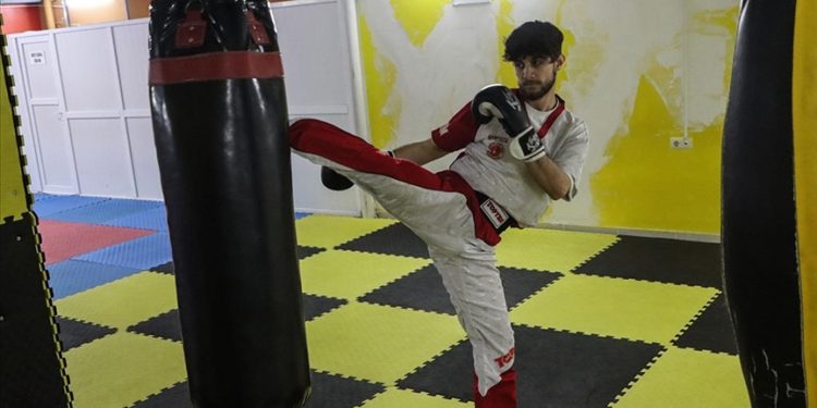 Depremzede milli kick boksçu, iki uluslararası turnuvadan da başarıyla döndü