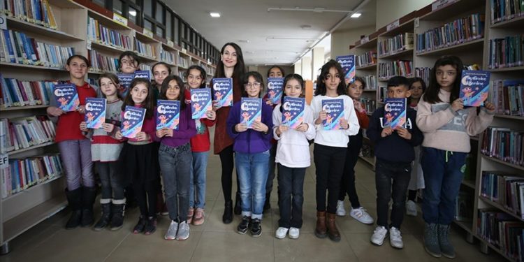 Muşlu öğrencilerin hayalleri Sibel öğretmenin kaleminden kitaba dönüşüyor