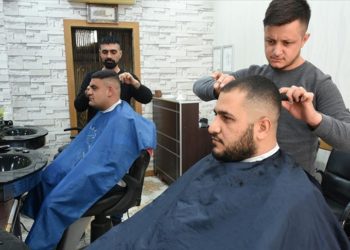 Malatya’da depremzede berber ve kuaförler bayram öncesi iş yerlerini açtı