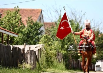 Sandık başından renkli görüntüler