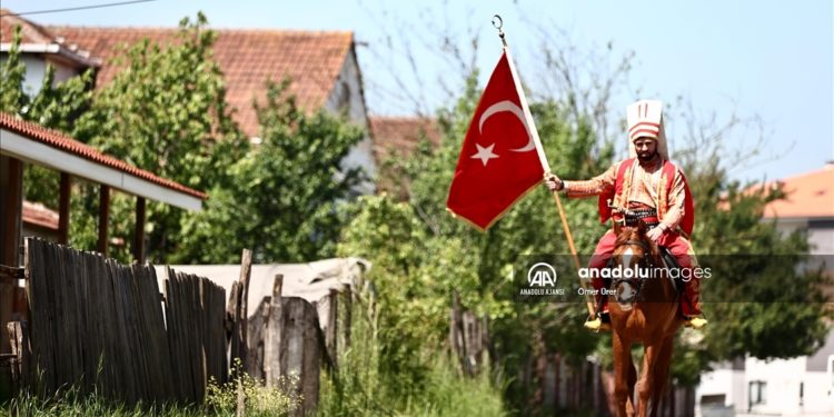 Sandık başından renkli görüntüler