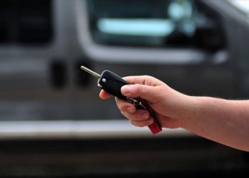 İkinci el online oto pazarında nisanda satışlar azaldı, fiyatlar arttı