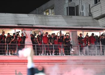 Galatasaray, şampiyonluğu taraftarıyla kutladı