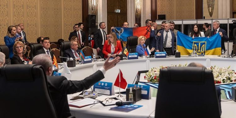 TBMM Başkanı Şentop, KEİPA toplantılarında Ukrayna heyetinin Rusya'ya yönelik protesto girişimini kınadı