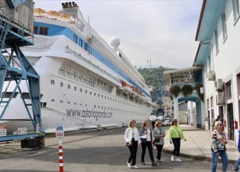 "Astoria Grande" kruvaziyeri 555 yolcusuyla Trabzon Limanı'na geldi