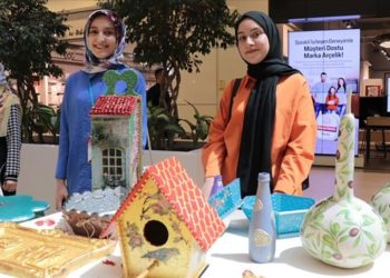 Kayseri'de yurtlarda kalan depremzedelerin el emeği ürünleri sergilendi