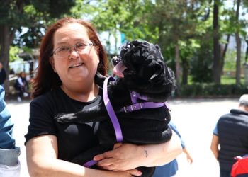 Oy kullanmaya "can dostları" ile geldiler