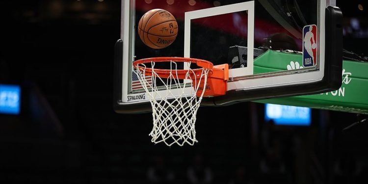 Heat'i yenen Celtics, NBA Doğu Konferansı final serisine tutundu
