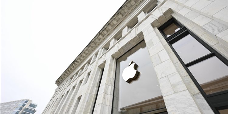 Apple’ın satışları beklentilerin üzerine çıktı