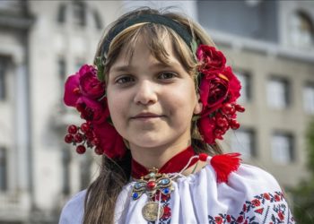 Ukrayna'da savaşın gölgesinde "Vışıvanka Günü" kutlandı