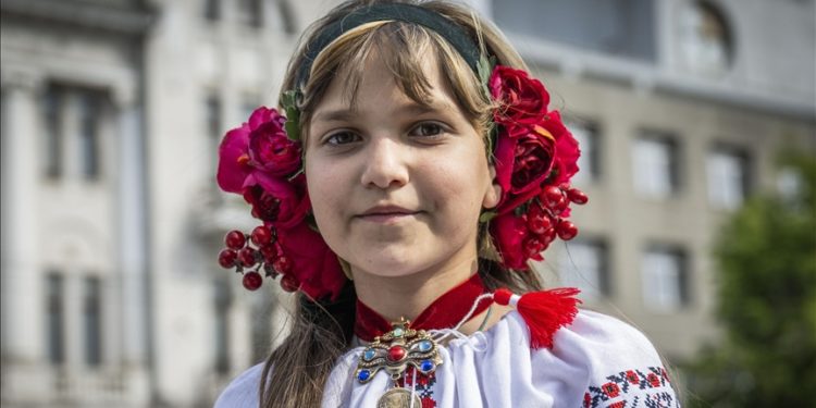 Ukrayna'da savaşın gölgesinde "Vışıvanka Günü" kutlandı