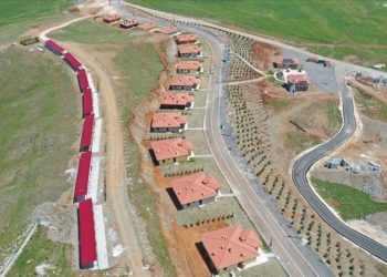 Nurdağı'nda afet konutlarına yerleşenler kendilerini güvende hissediyor