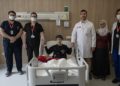 Bacağını kaybetme riski olan genç kız, 17 santimlik tümörden kurtularak ayağa kalktı