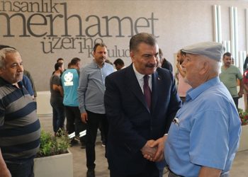Sağlık Bakanı Koca, Defne Devlet Hastanesini ziyaret etti
