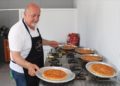 Tescilli Antakya künefesi konteyner çarşıda müşterilere sunuluyor