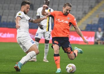 Medipol Başakşehir, 10 kişiyle Türkiye Kupası yarı final rövanşı öncesinde avantajı kaptı