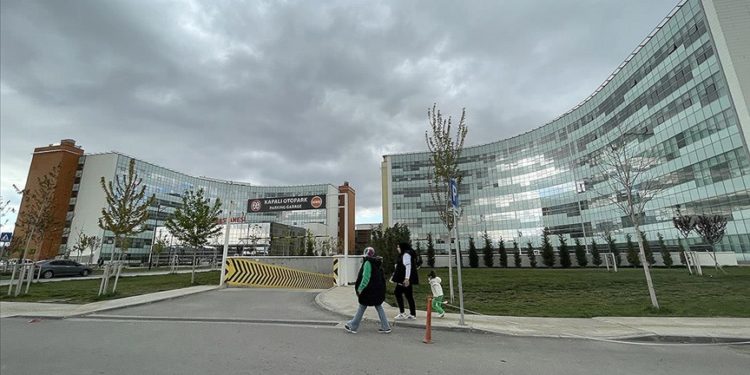 Konya Şehir Hastanesi bölgenin sağlık yükünü çekti