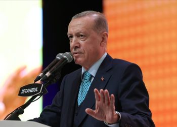 Siyasi hayatımızın tamamı milletimize hizmet etmekle geçti