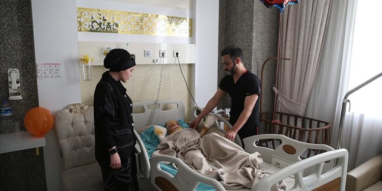 Vücudunun yüzde 65’i yanan küçük Eymen’e Şanlıurfa’da doku nakli yapıldı