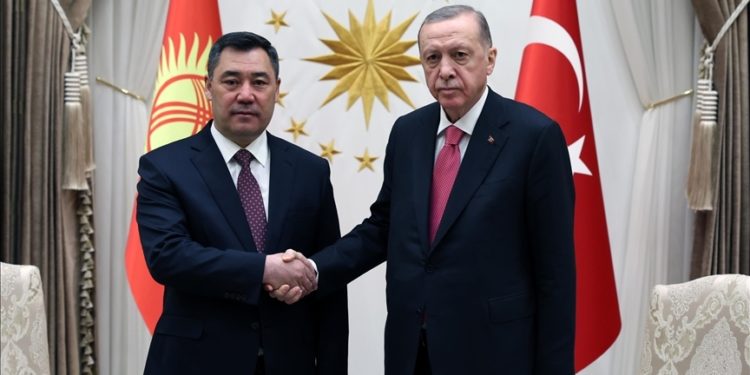 Kırgızistan Cumhurbaşkanı Caparov'dan Cumhurbaşkanı Erdoğan'a tebrik telefonu