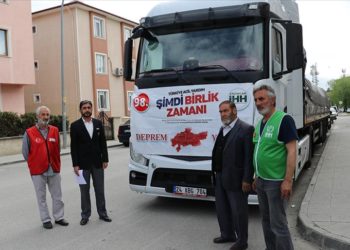 Erzincan'da toplanan 27 ton ihtiyaç malzemesi deprem bölgesine gönderildi