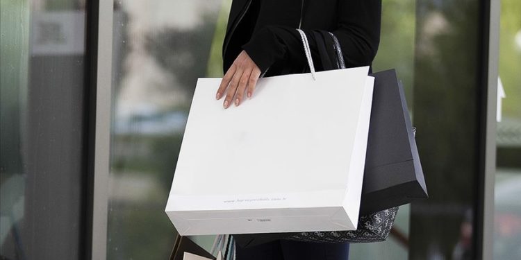 Markalar nisanda hem adet satışlarını hem de cirolarını artırdı