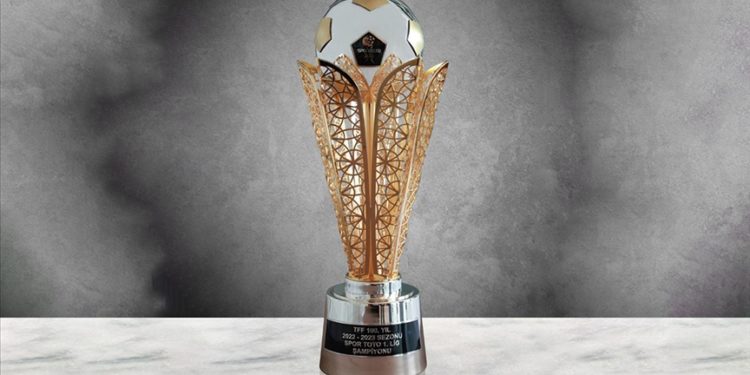 TFF, kuruluşunun 100. yılı nedeniyle yeni şampiyonluk kupaları tasarladı