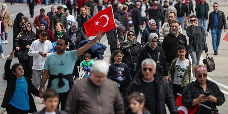 AK Parti’nin “Büyük İstanbul Mitingi” için alana girişler başladı