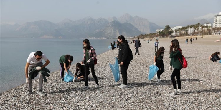 Sigaranın çevreye verdiği zararı göstermek için “izmarit toplama” etkinliği yapılacak