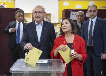 Millet İttifakı'nın cumhurbaşkanı adayı ve CHP Genel Başkanı Kılıçdaroğlu oyunu kullandı